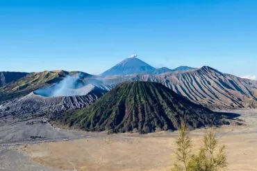Matahari Terbit Megah di Gunung Bromo Menjelajahi Keajaiban Alam Indonesia